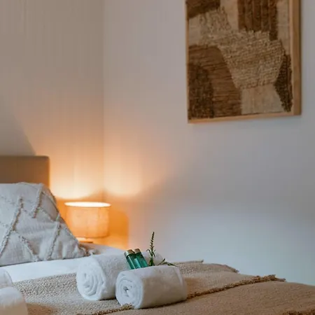 Huswell - Cosy Bohemian Decorated With Terrace アパート